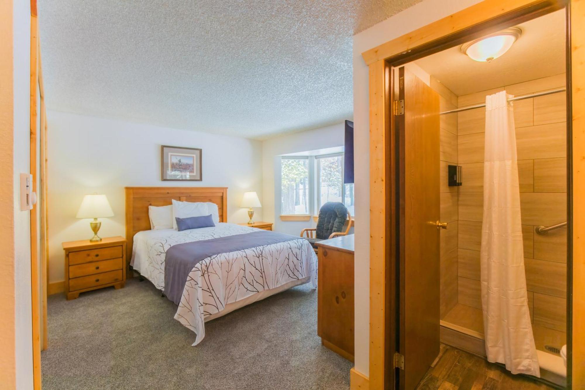 Timbers At Island Park Hotel Room photo