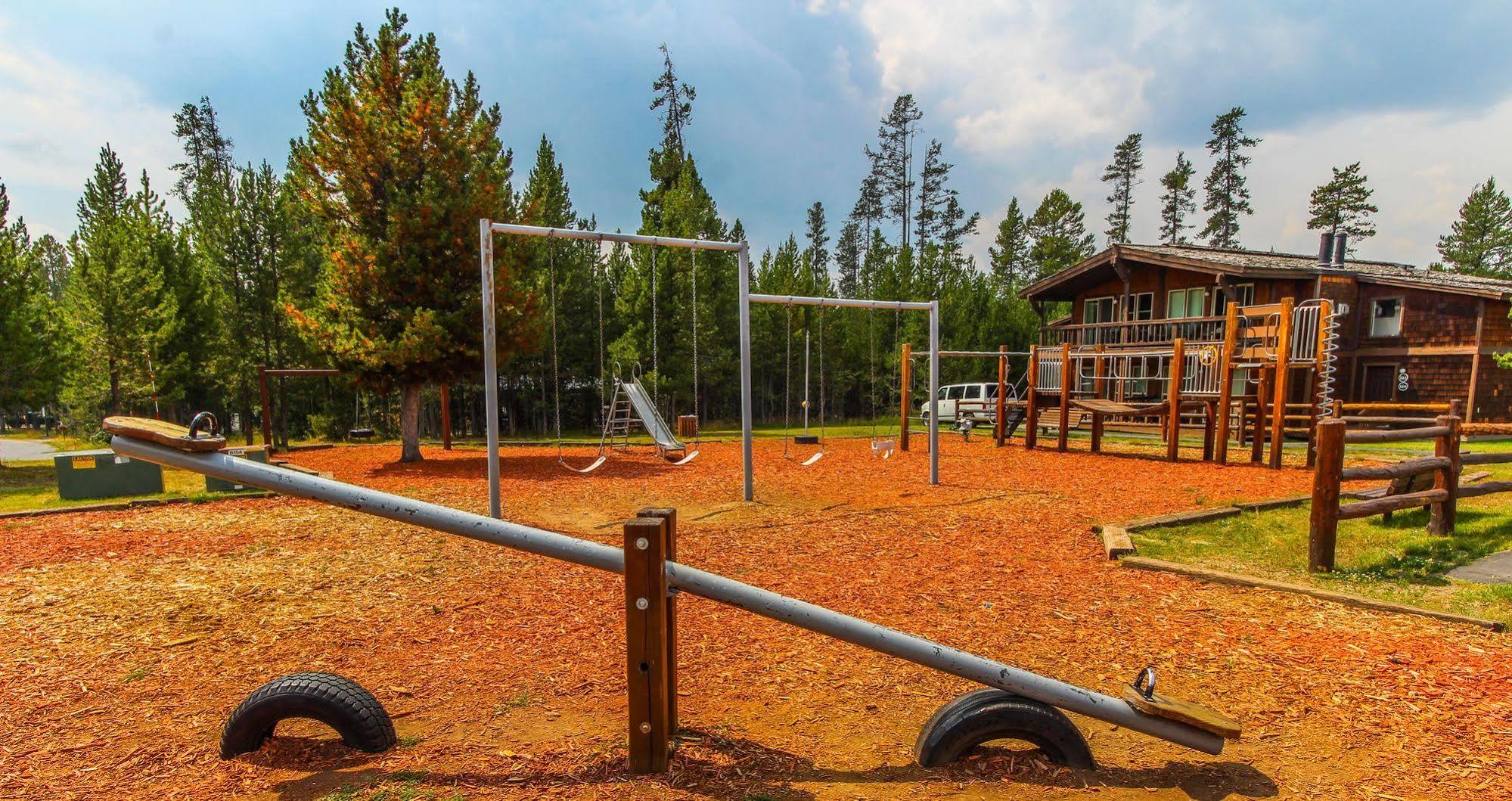 Timbers At Island Park Hotel Exterior photo