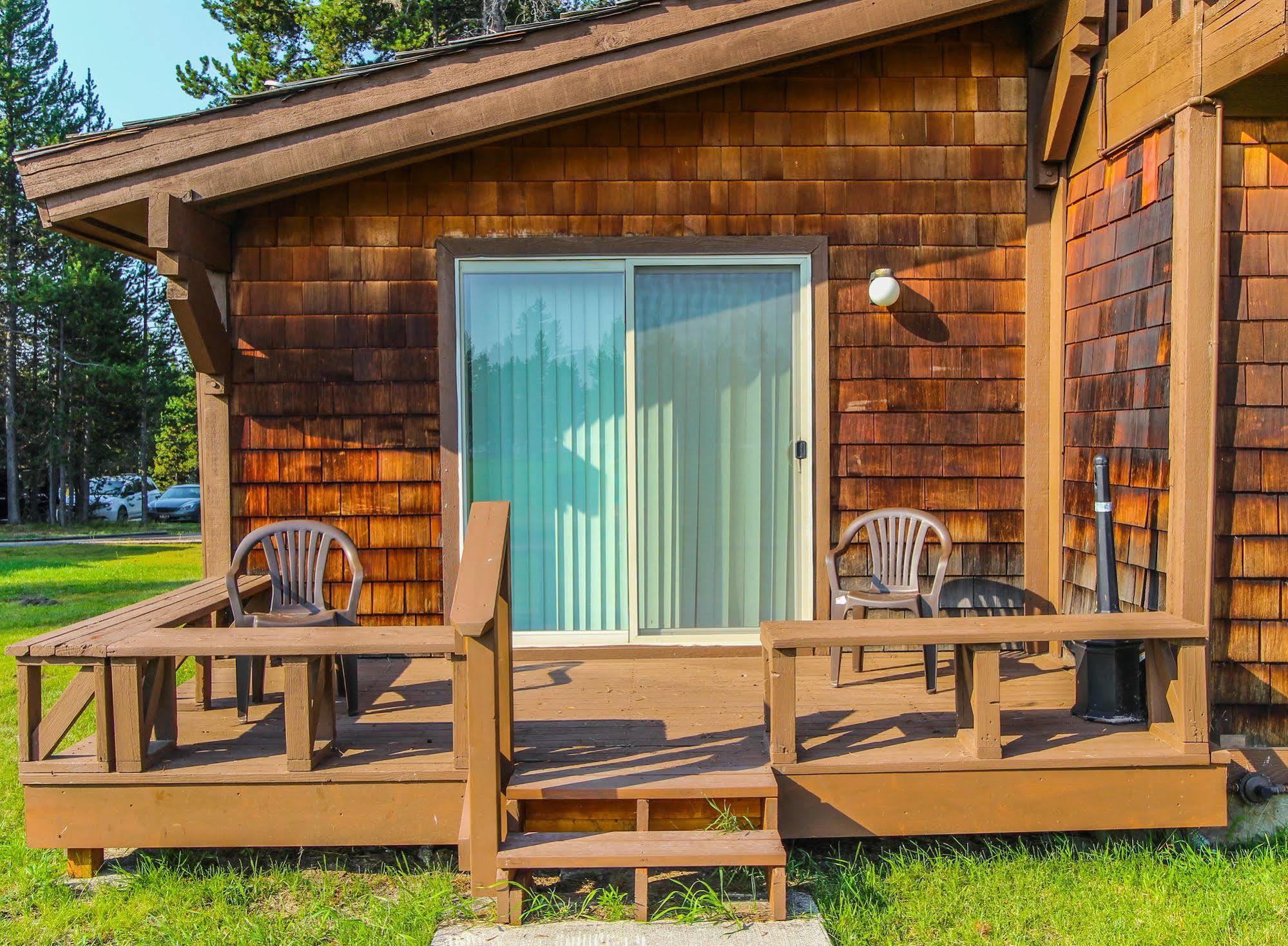 Timbers At Island Park Hotel Exterior photo